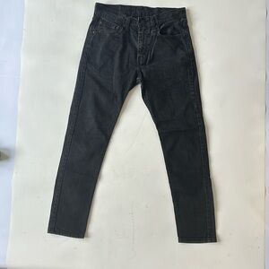 Black Levi’s jeans 512
